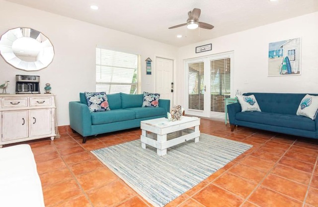 Gorgeous Beach Themed Vacation Home Minutes From The Ocean