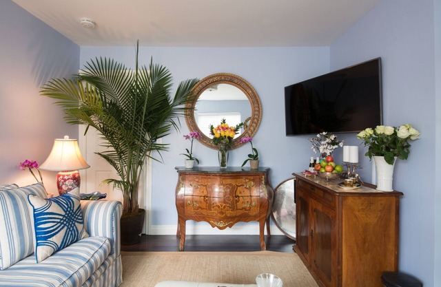 Gorgeous Beach Town Lux Auberge 2 rooms, 1 baths