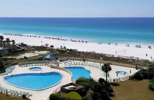 GORGEOUS BEACHFRONT VIEWS! FREE BEACH SET UP, PRIVATE BEACH, POOL, SPA, AND GYM