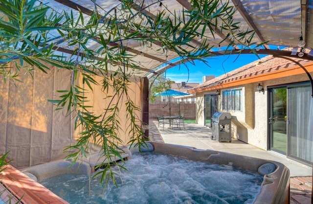 Gorgeous Boho 3BR Home Private Spa! 8 min to Strip