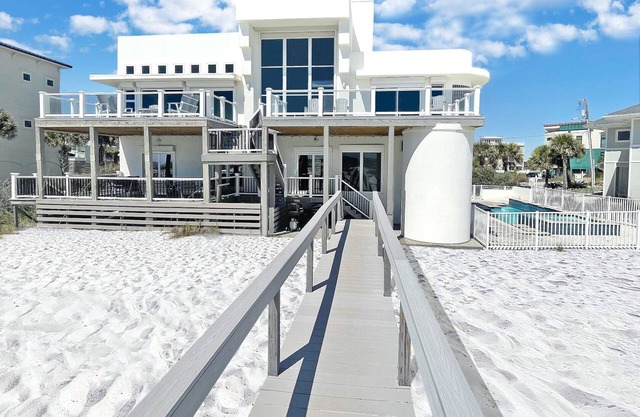 Gorgeous Contemporary Gulf Front Home w/Private Pool/Dog Friendly
