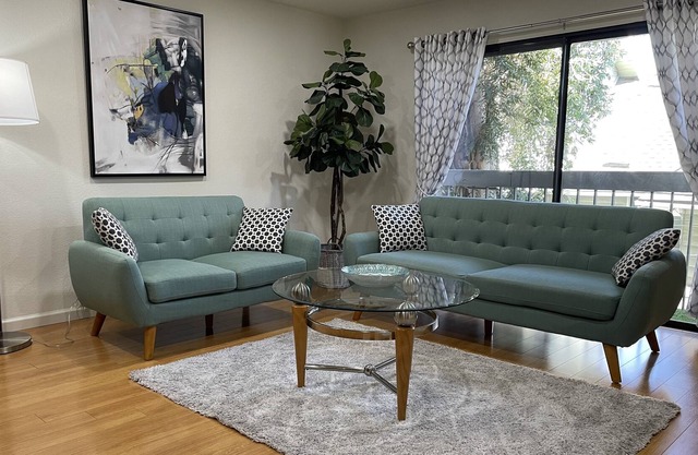 Gorgeous Designer Suite Home 2-bedroom, 2-bath, 2-car Central Glendale.