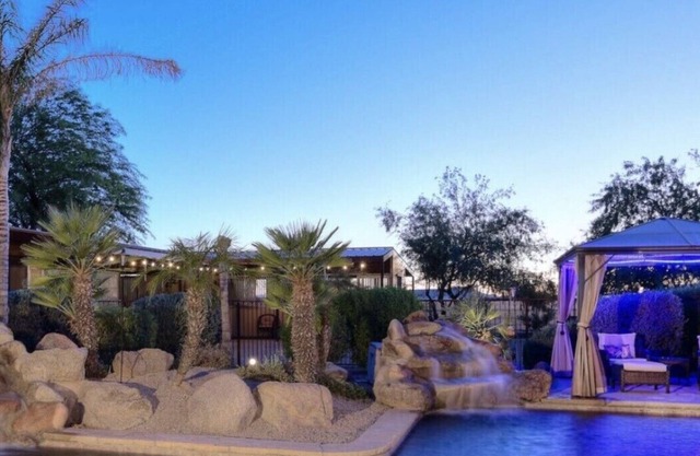 Gorgeous detached guest house. Great location near Scottsdale
