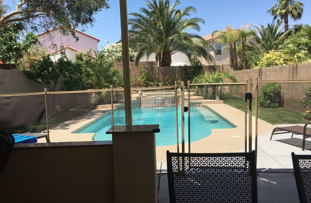 Gorgeous Four Bedroom With Pool And Spa In Oversize Private Backyard