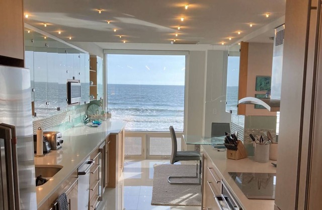Gorgeous Full Gulf Front Condo.