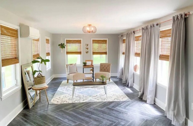 Gorgeous, Fully Remodeled Open Floor-Plan!