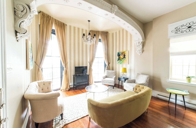 Gorgeous Getaway, Close to French Quarter - Unit 1