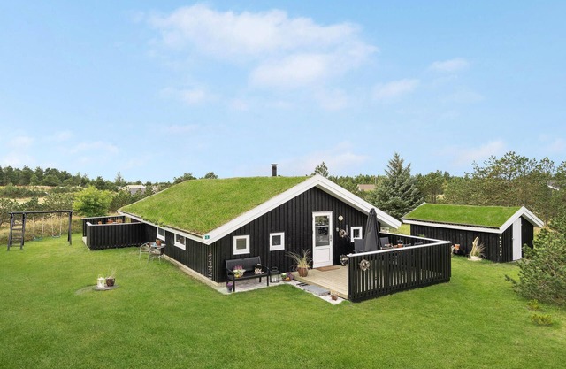 Gorgeous home in Blåvand with WiFi