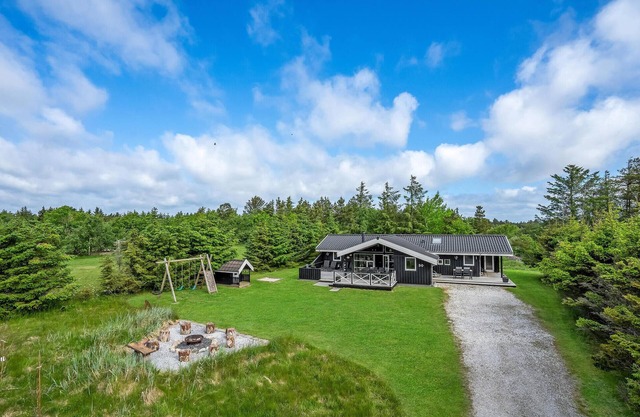 Gorgeous home in Blokhus with WiFi