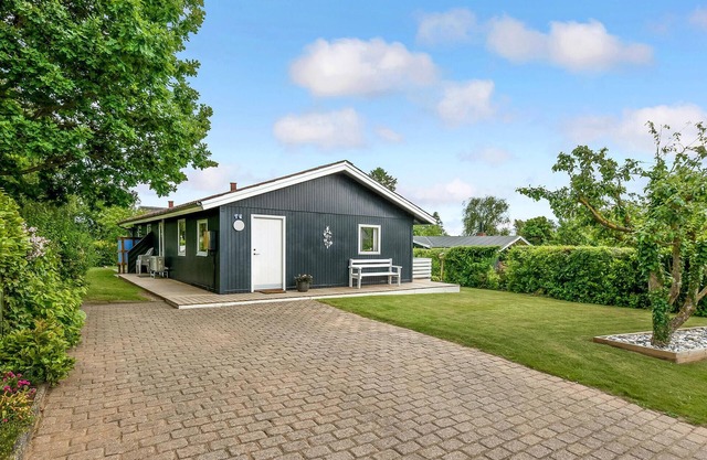Gorgeous home in Børkop with kitchen