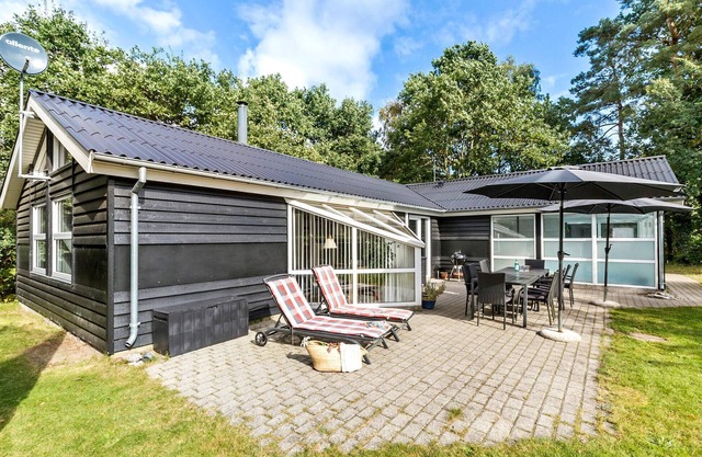 Gorgeous home in Glesborg with kitchen