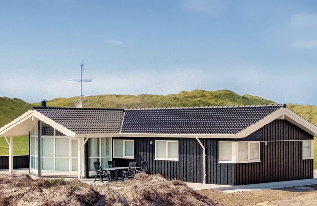 Gorgeous home in Hvide Sande with sauna