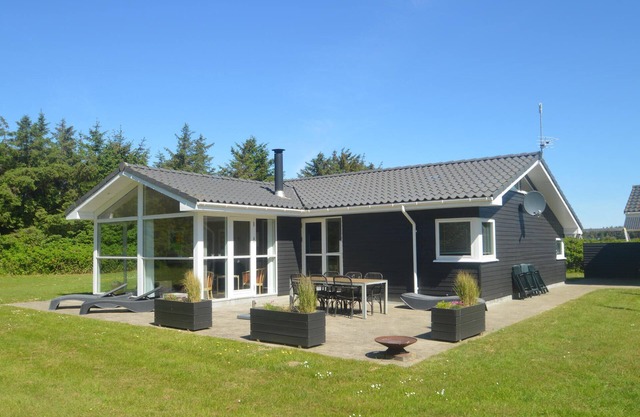 Gorgeous home in Løkken with sauna