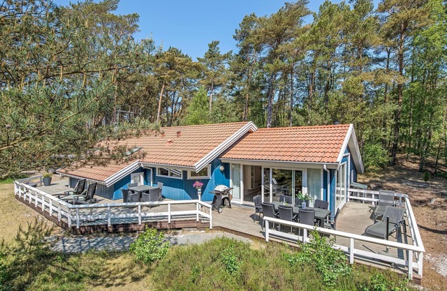 Gorgeous home in Nexø with WiFi