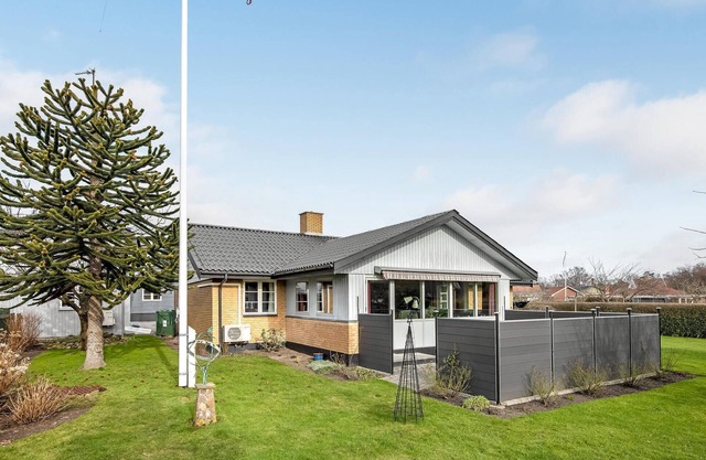 Gorgeous home in Nexø with WiFi