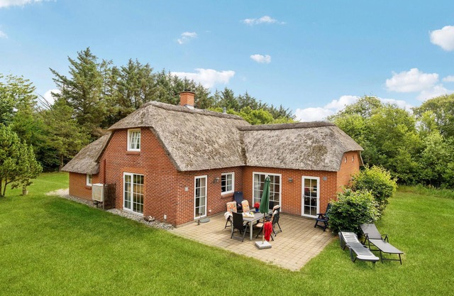 Gorgeous home in Ulfborg with WiFi