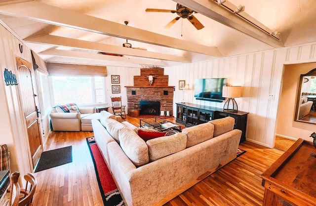 Gorgeous Home by The Broadmoor Hotel & Cheyenne Mtn Zoo!n