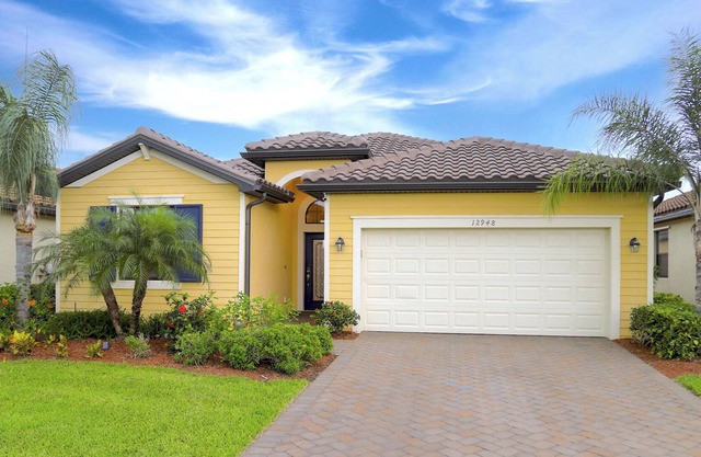 Gorgeous house for rent in Fort Myers, Florida. 4 beds, 3 baths. Great HOA.