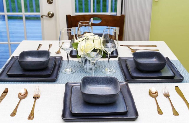 Gorgeous house, green yard, pet friendly, Gamedays+ Gads, close to UF + Santa Fe