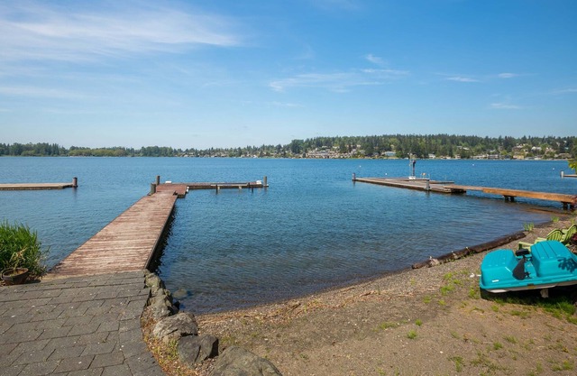 Gorgeous Lake Front House with Private Dock