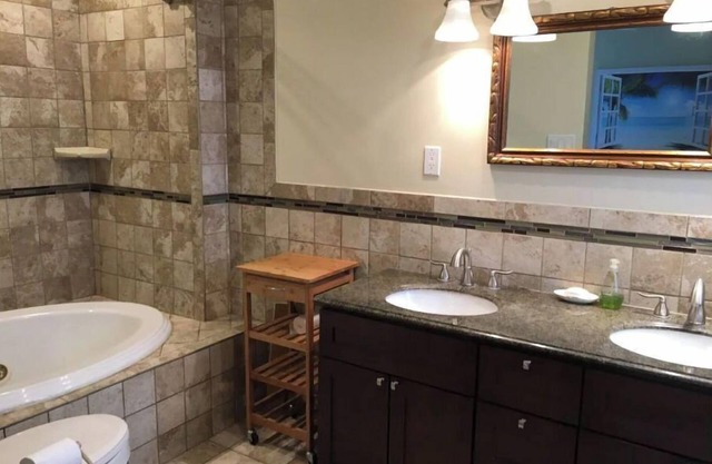 Gorgeous Long Beach Bungalow (No Smoking)