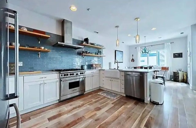 Gorgeous Luxury Condo with stunning ocean views 1 block from the beach!