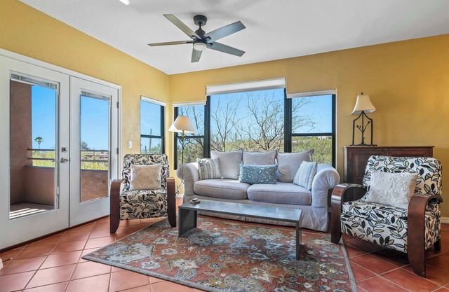 Gorgeous Mountain & City Views, Pools, & Hot Tubs