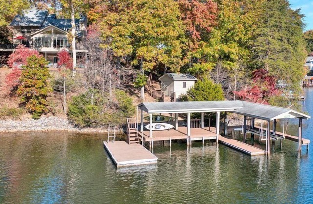 GORGEOUS Mountain View! Wifi - Pet Friendly - Hot Tub - 2 Kayaks - Canoe! Come Visit "Serenity Now"