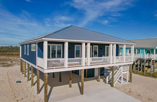 Gorgeous New home w/amazing Gulf Views, Elevator, & Easy beach access.