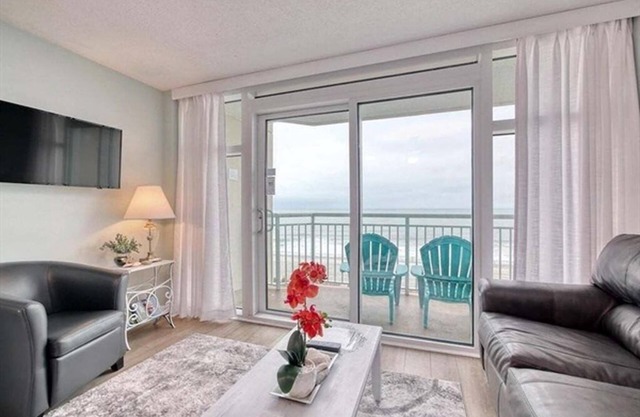 Gorgeous Ocean Front 1 Bdr Condo in HSS 4th FL