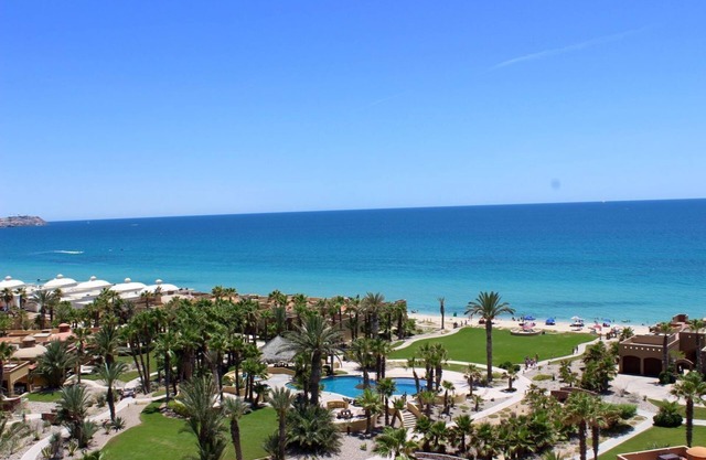 Gorgeous Ocean View- completely remodeled 2/2, Great Decor, Fireplace, King Beds