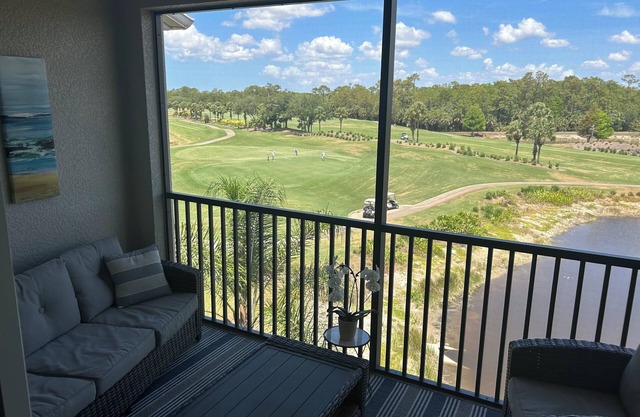 GORGEOUS PANORAMIC GOLFERS' DREAM VIEW!