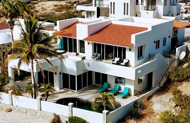 Gorgeous Pedregal Villa ocean views & walk to town