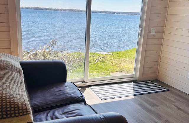 Gorgeous Private Waterfront Bunkie - Fenelon Falls - Cameron Lake!
