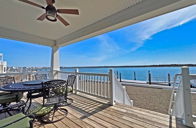 Gorgeous Recently Renovated Bayfront Home with a Boatslip!