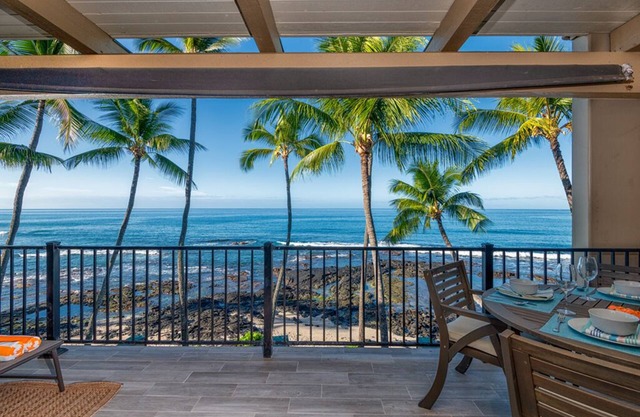 Gorgeous Renovated Oceanfront Condo - AC & Free WIFI/Parking/Cable