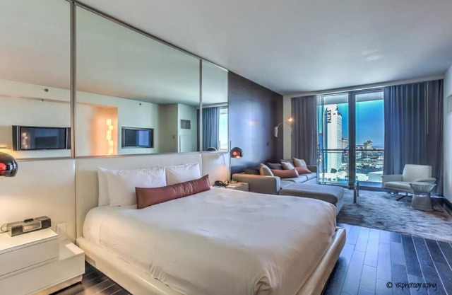 Gorgeous Strip View - Studio at Palms Place - 17