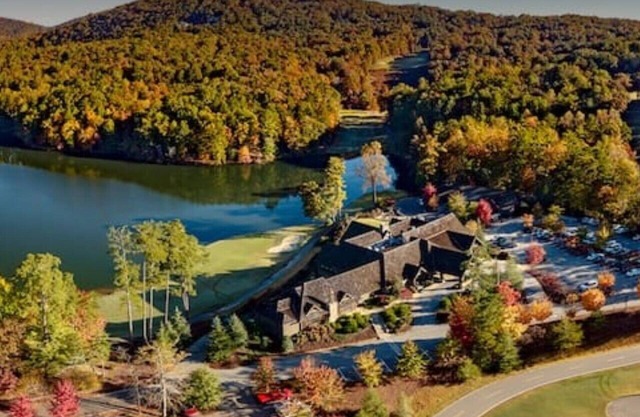 Gorgeous Summer Home in Big Canoe!