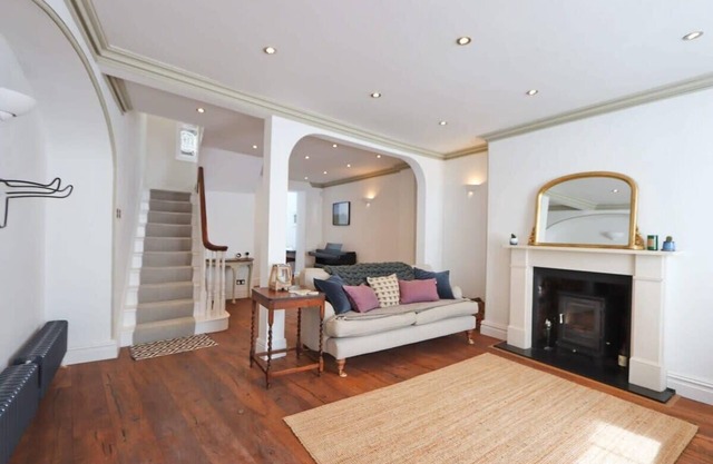 Gorgeous three bedroom townhouse in Clifton