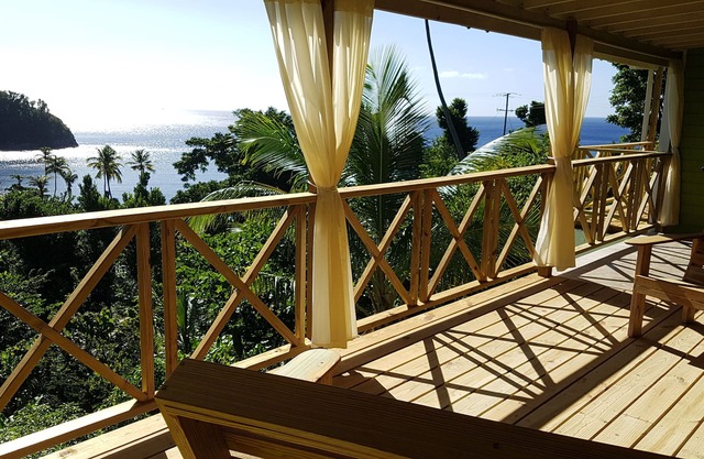 Gorgeous timber cottage, Large garden, Short walk to the beach, Ocean view