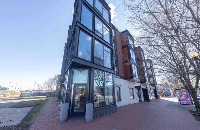 Gorgeous Upscale Condo w/ Direct Views of Capitol Building and Nat’l Monument!