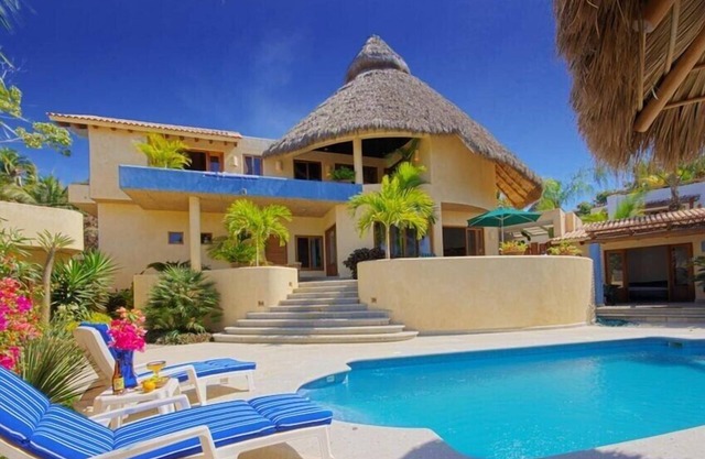 Gorgeous Vacation Mexican Villa with Pool-1 Block to Beach
