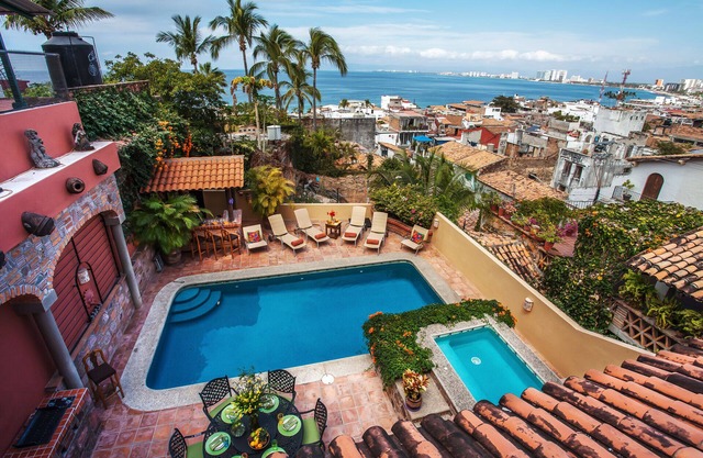 Gorgeous villa centrally located overlooking Banderas Bay