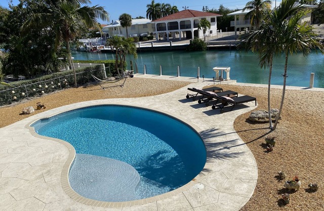 Gorgeous Waterfront Duck Key Oasis w/a Large Boat Dock & Amazing Pool!