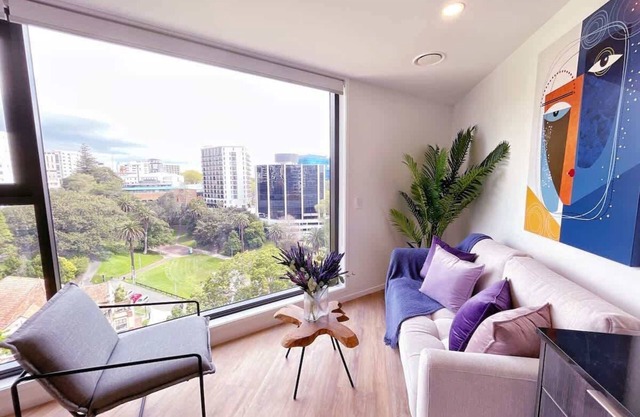Graceful Parkside AC 1 Bed & 1 Study vs Pool & Gym