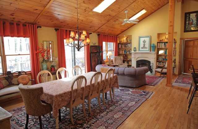 Gracious Woodstock Retreat -Walking Distance to Town