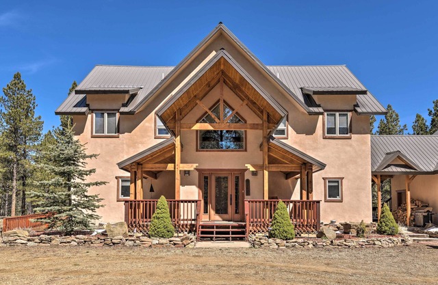 Grand Angel Fire Retreat w/Hot Tub & Fire Pit!