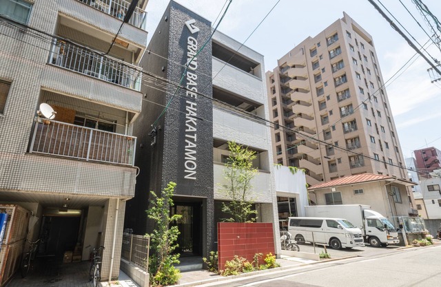 GRAND BASE Hakatamon