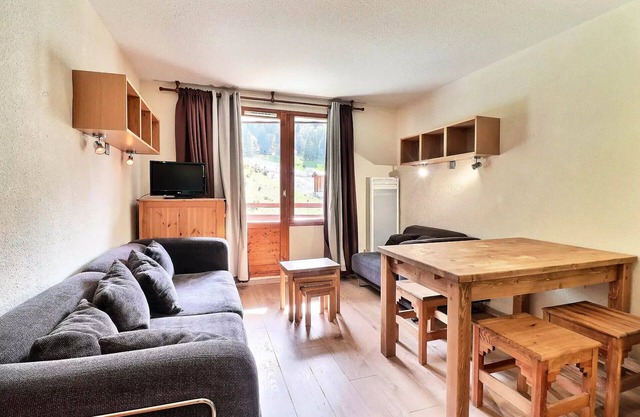 Grand Bois Residence B - CONFORTABLE 2 PARTS + COIN MONTAGNE, SKIS TO PIEDS AND NEAR TRADE