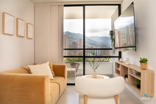Grand By Jalo